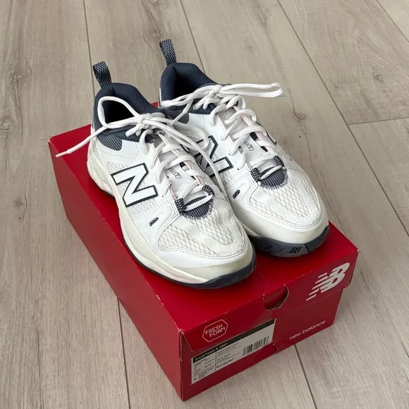 New Balance White and Navy Sneakers size 7 - Picture 1 of 8